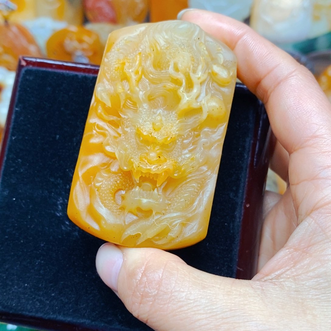 石英质玉（黄龙玉）颈饰未镶嵌