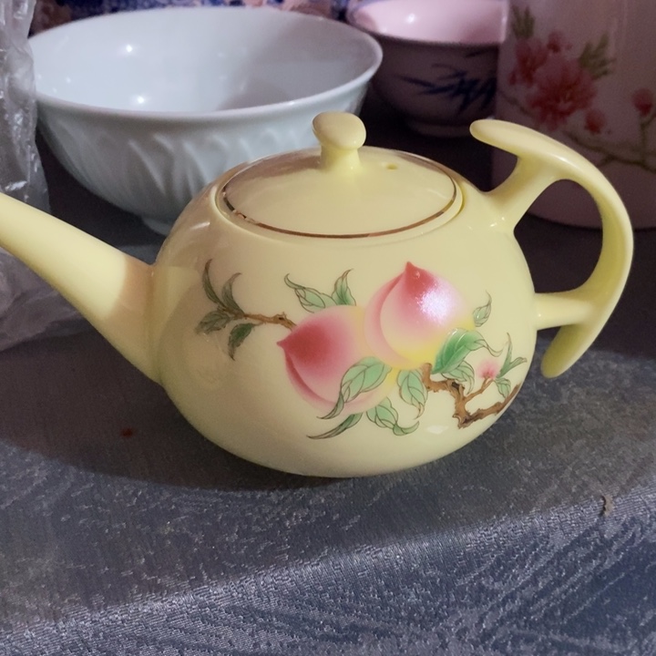 摆件陶黄稀土寿桃描金茶壶