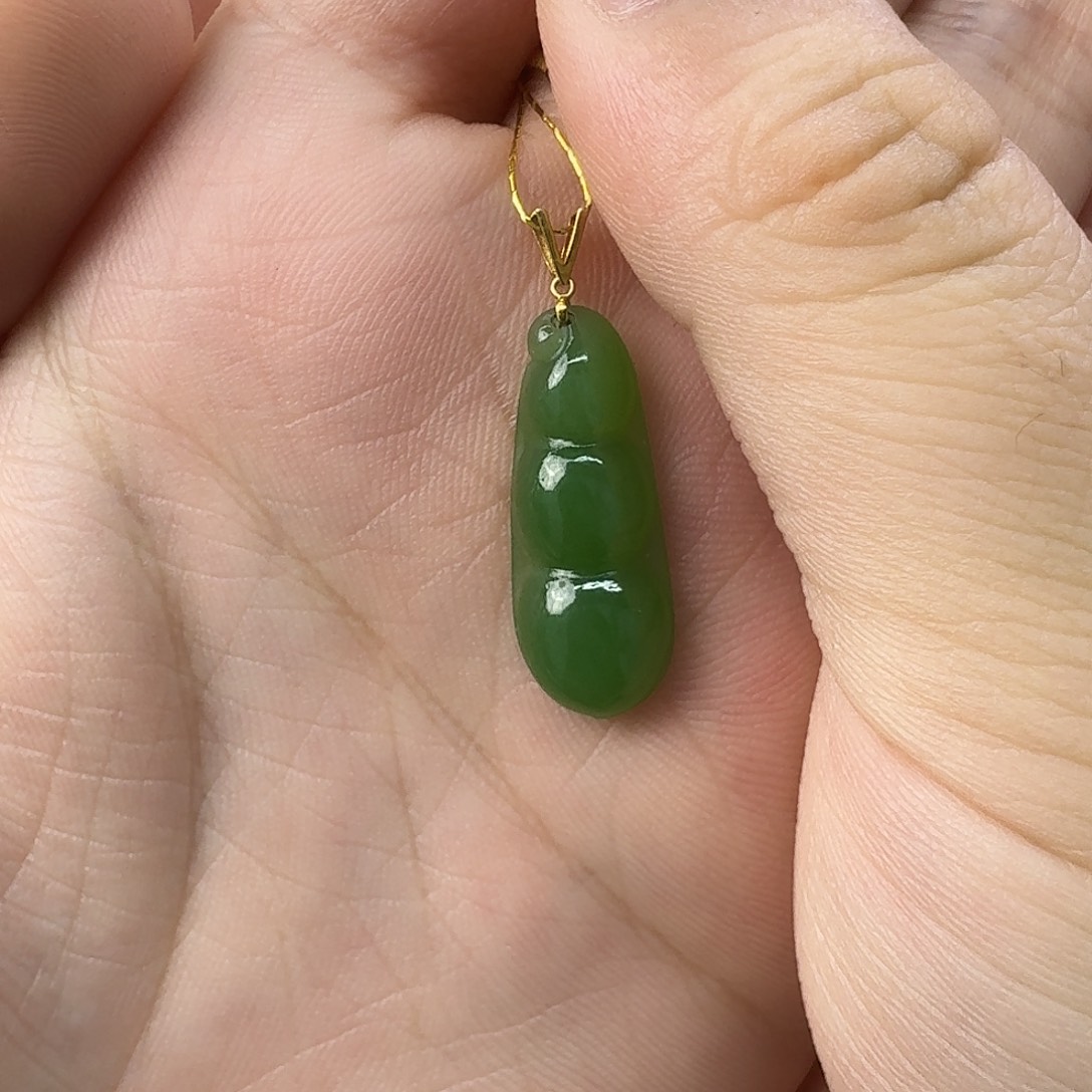 颈饰18K金镶嵌和田玉宁***?