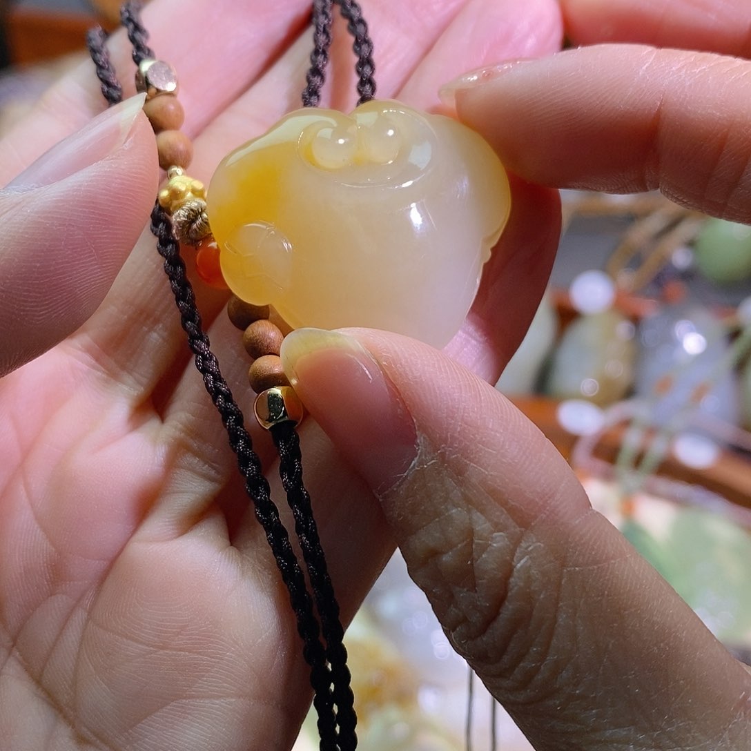 和田玉颈饰未镶嵌