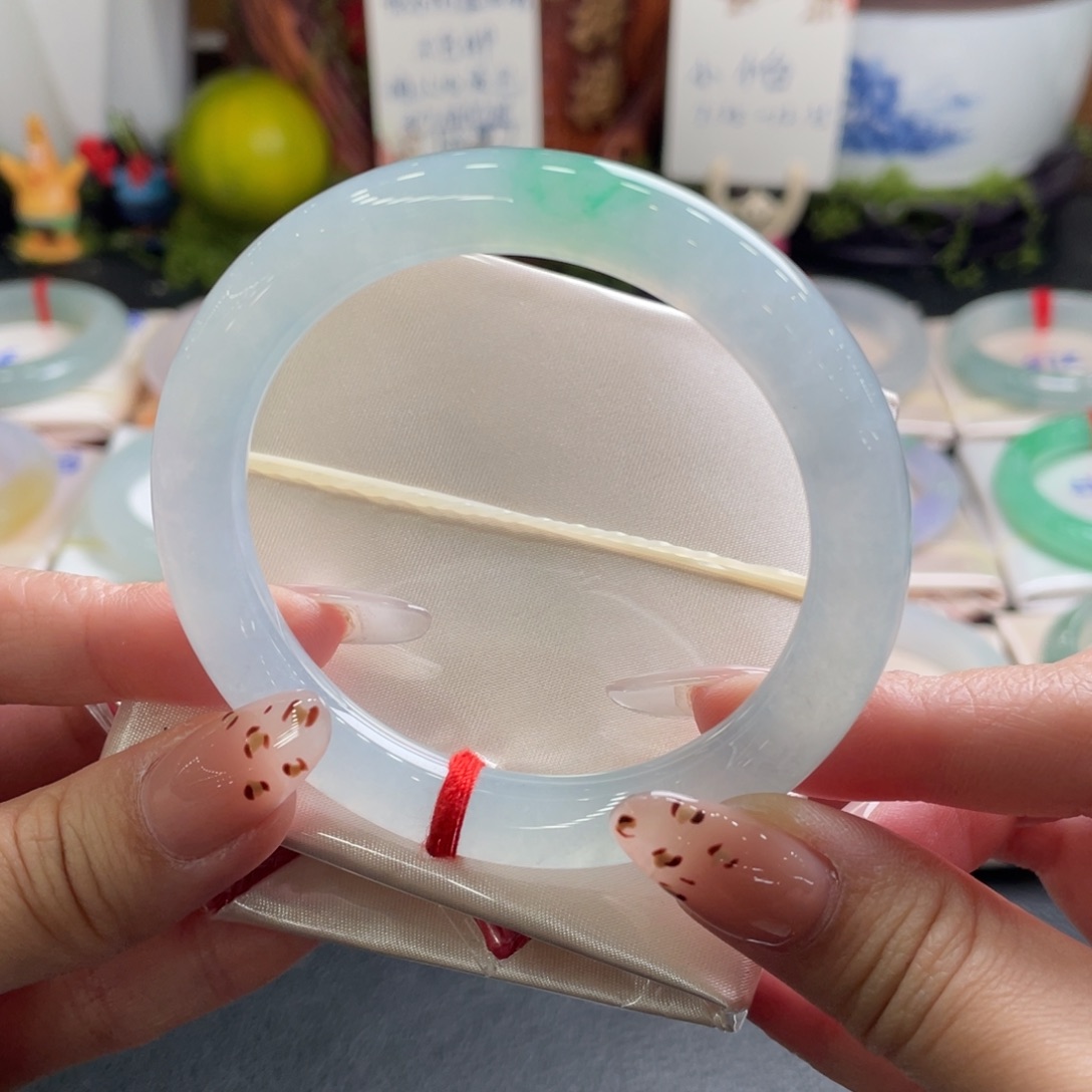 翡翠未镶嵌手镯55圆 一抹冰绿翠