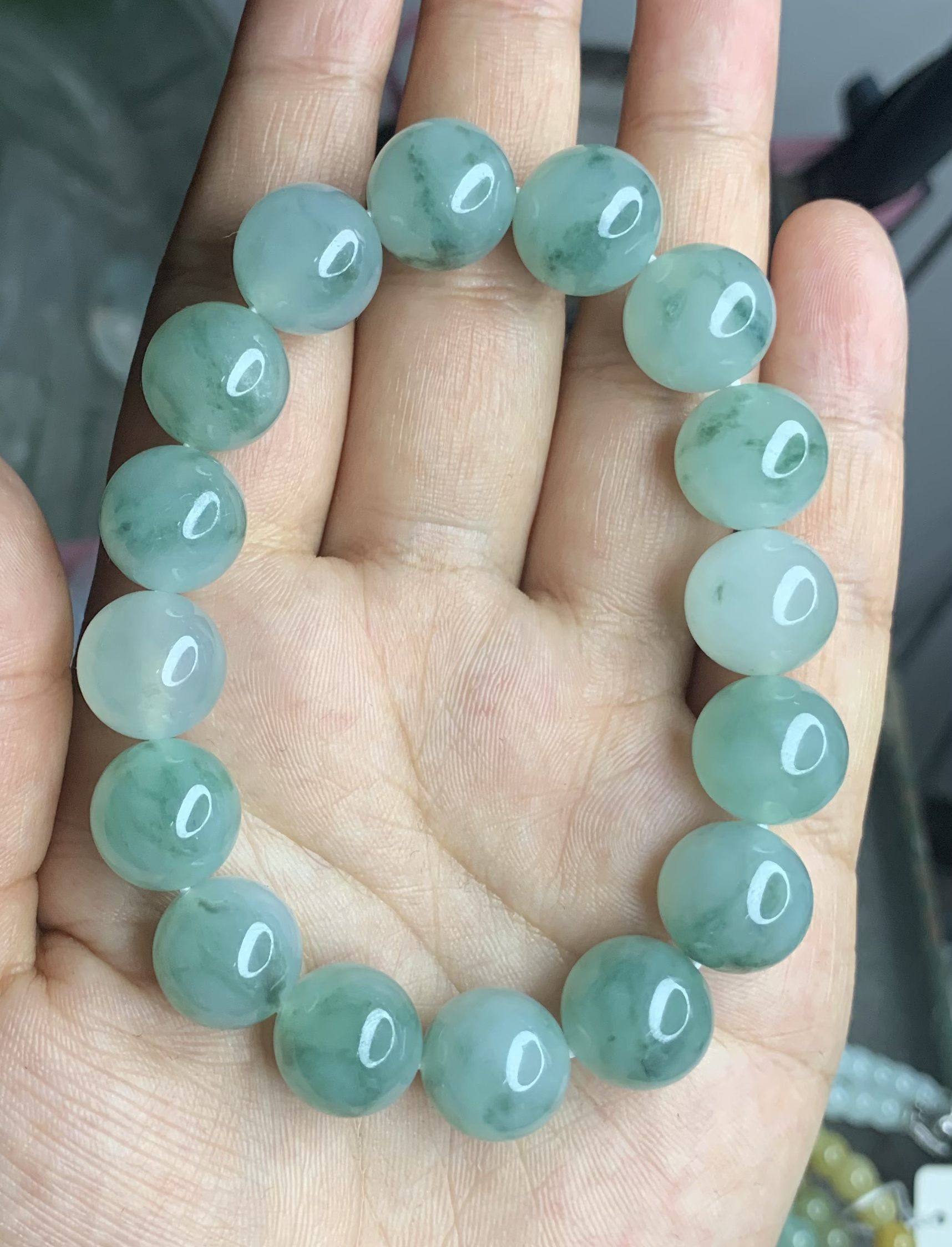 糯冰胶绿底飘绿花手串卡13.1左右