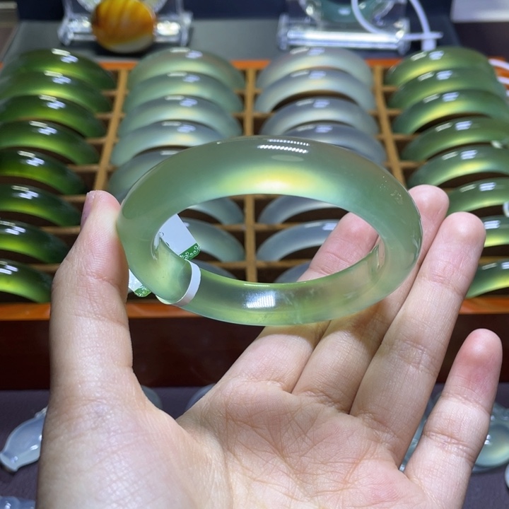 蛇纹石玉手镯未镶嵌56