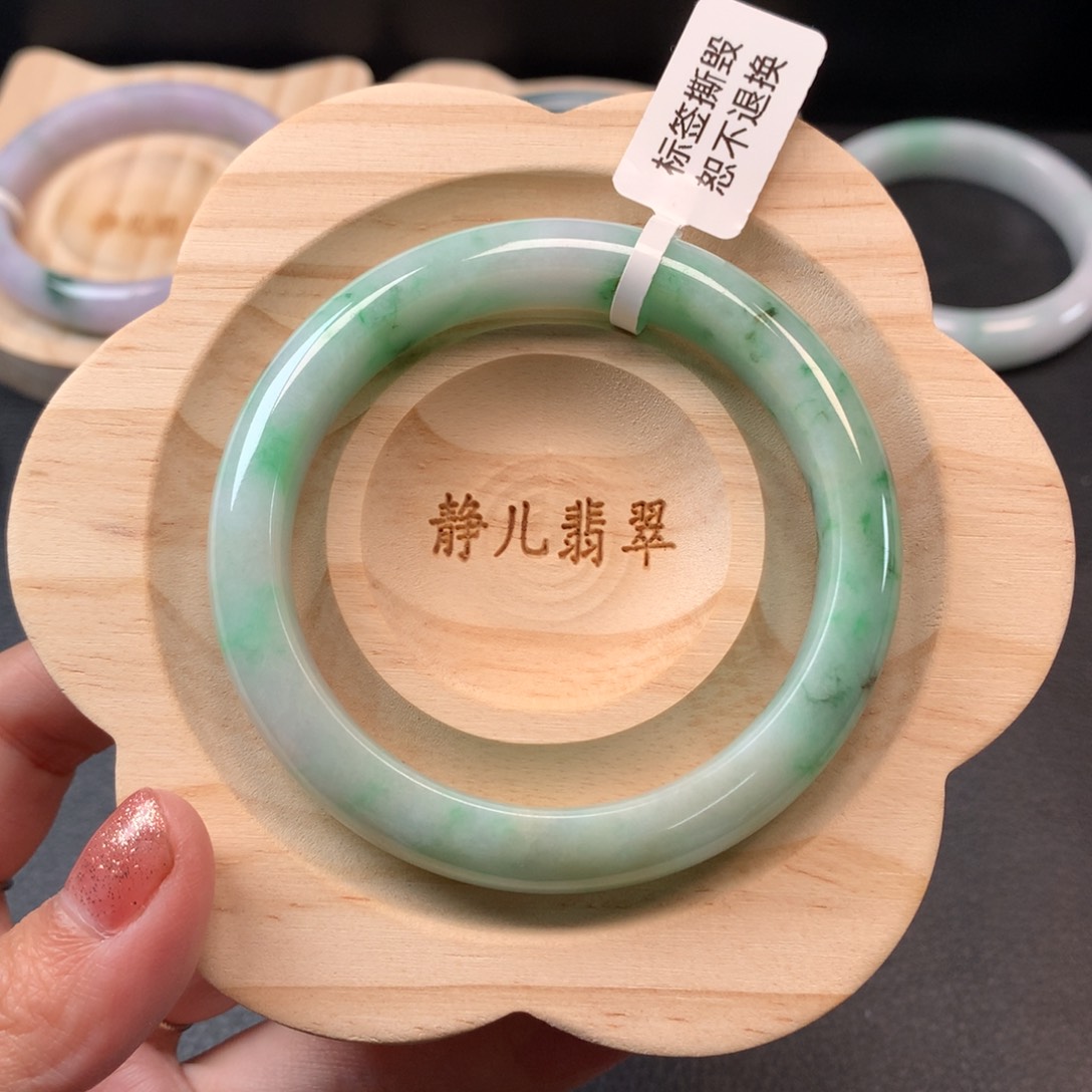 翡翠手镯未镶嵌53圈口