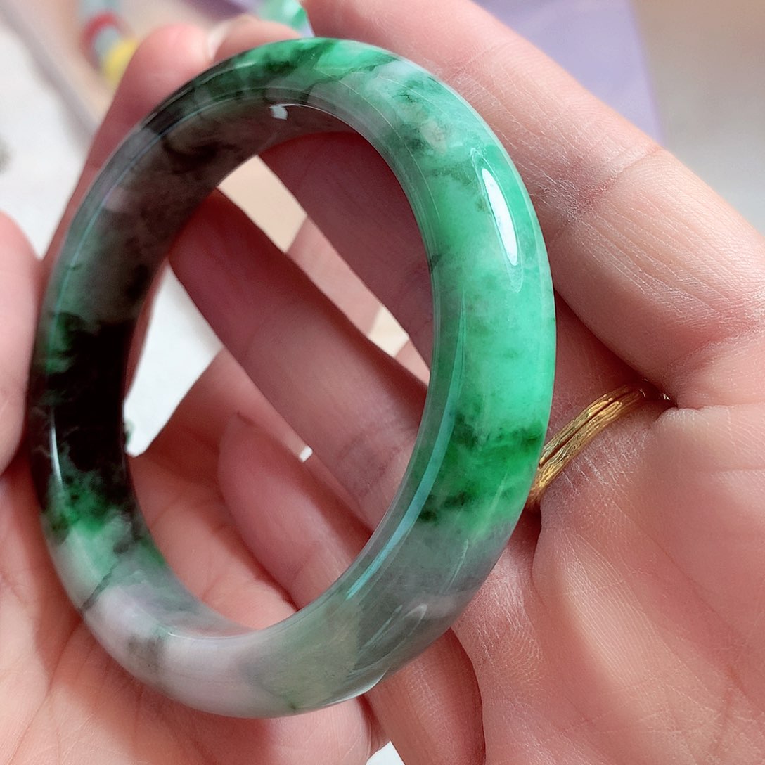 翡翠手镯未镶嵌翡翠