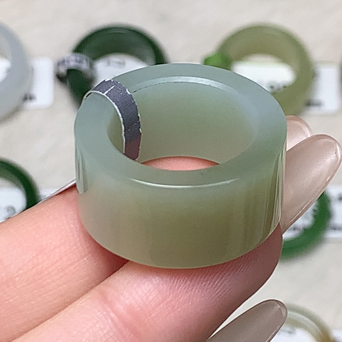 未镶嵌戒指和田玉