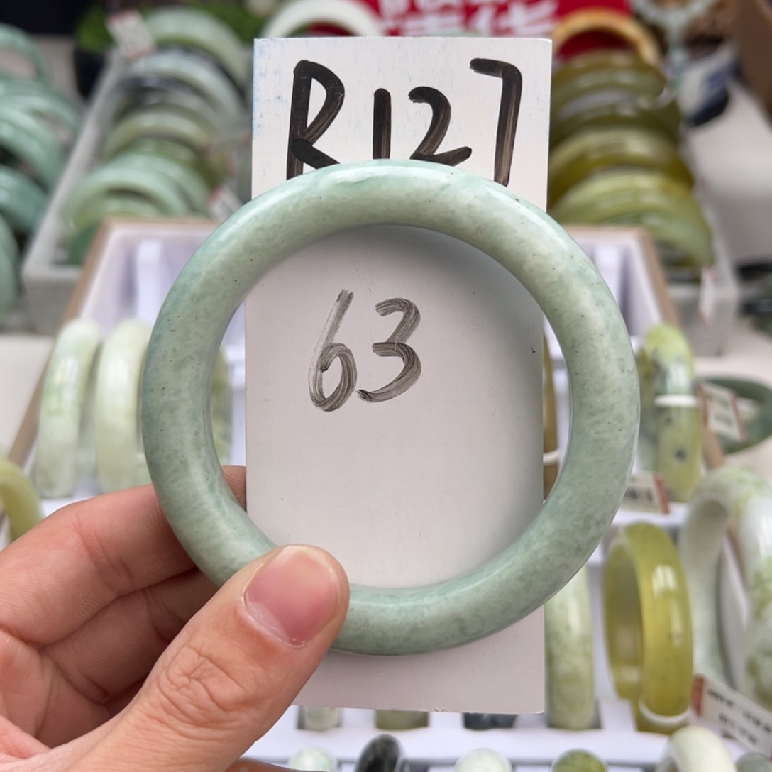 岫玉手镯未镶嵌天然岫玉微瑕，可以正常佩戴