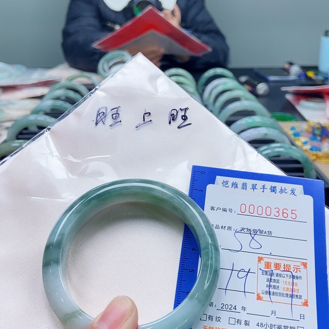 翡翠手镯未镶嵌缅甸翡翠