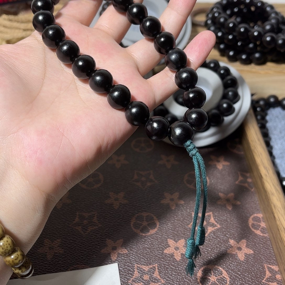 草珠菩提吊坠无患子圆溜溜卡13，手持