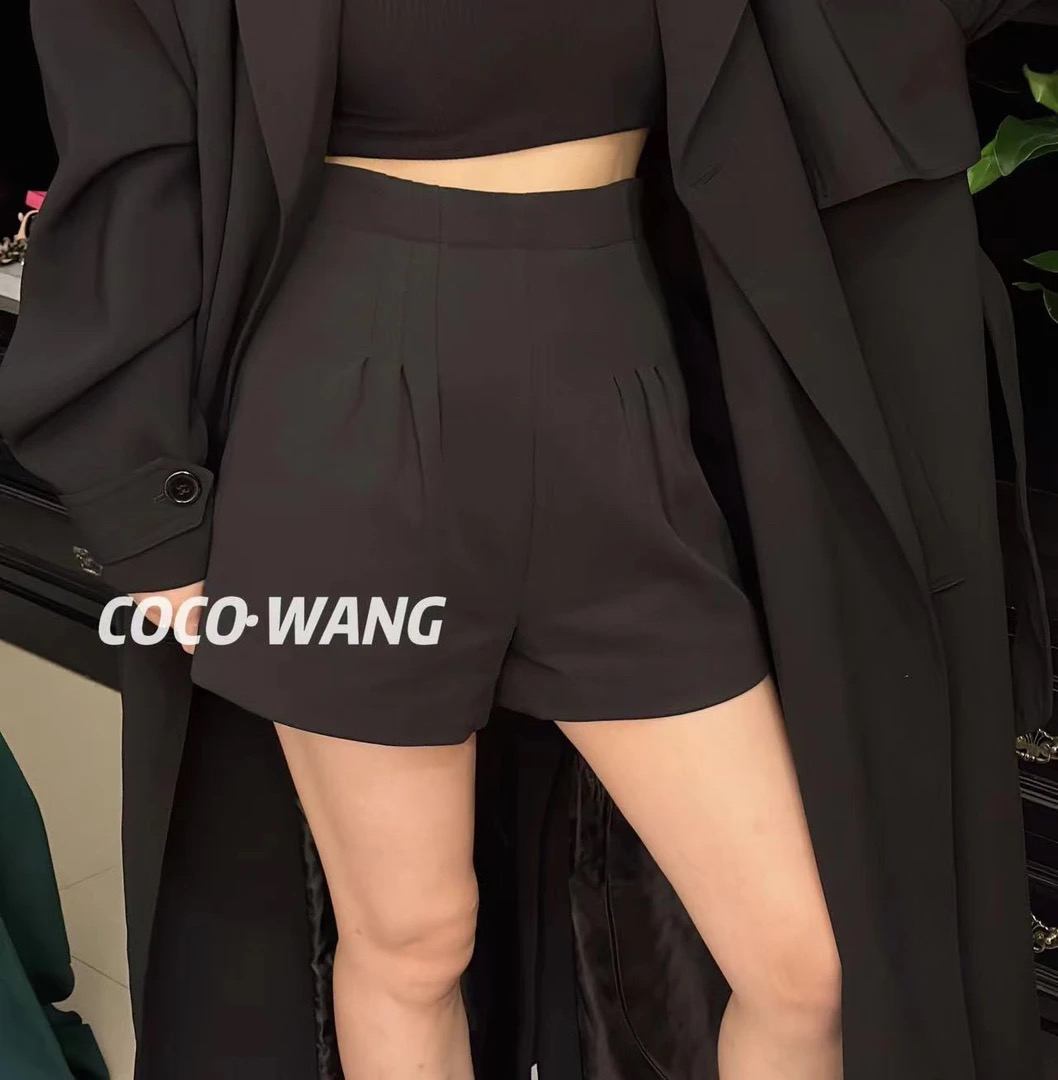 COCOWANG」百搭单品！纯色西装短裤