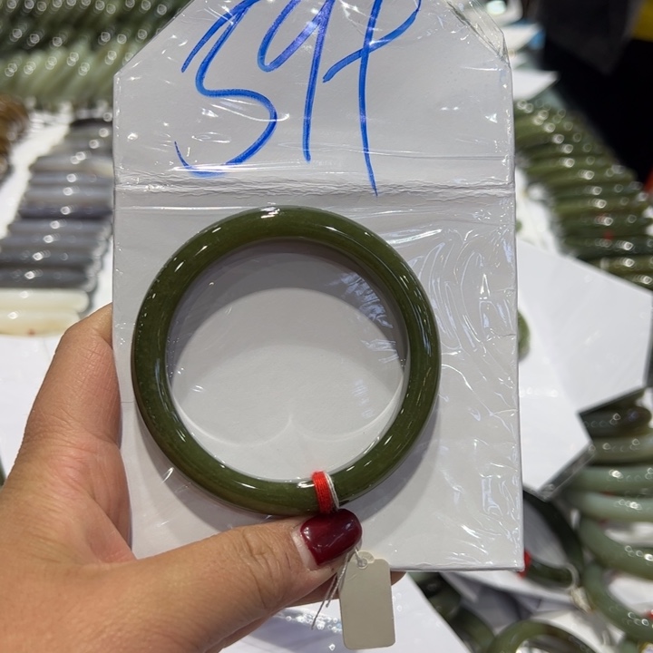 和田玉（糖玉）手镯未镶嵌好***?