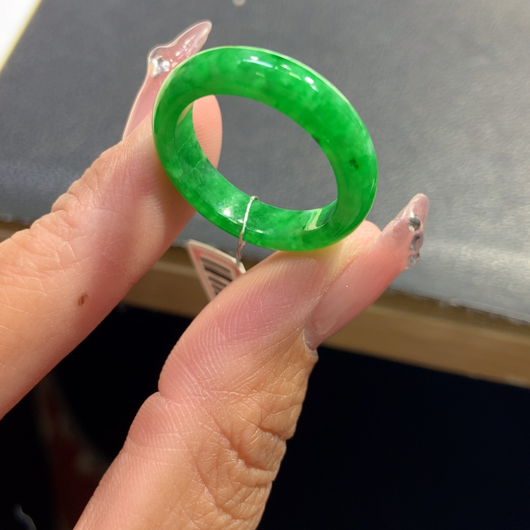 翡翠戒指未镶嵌翡翠