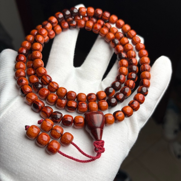 特品·小叶紫檀黑飘红8/9老型珠108颗，一物一拍