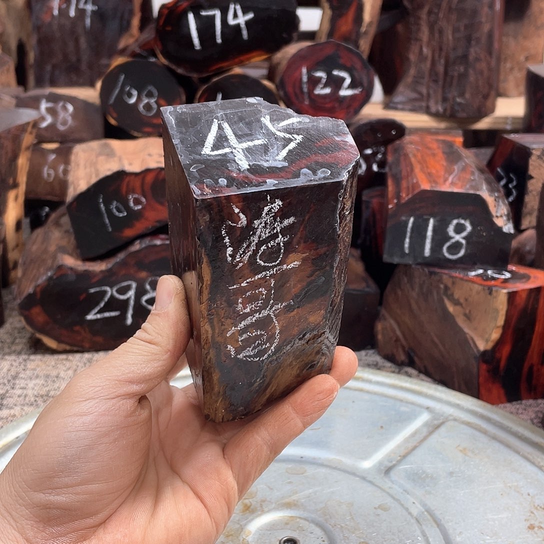 交趾黄檀（大红酸枝）