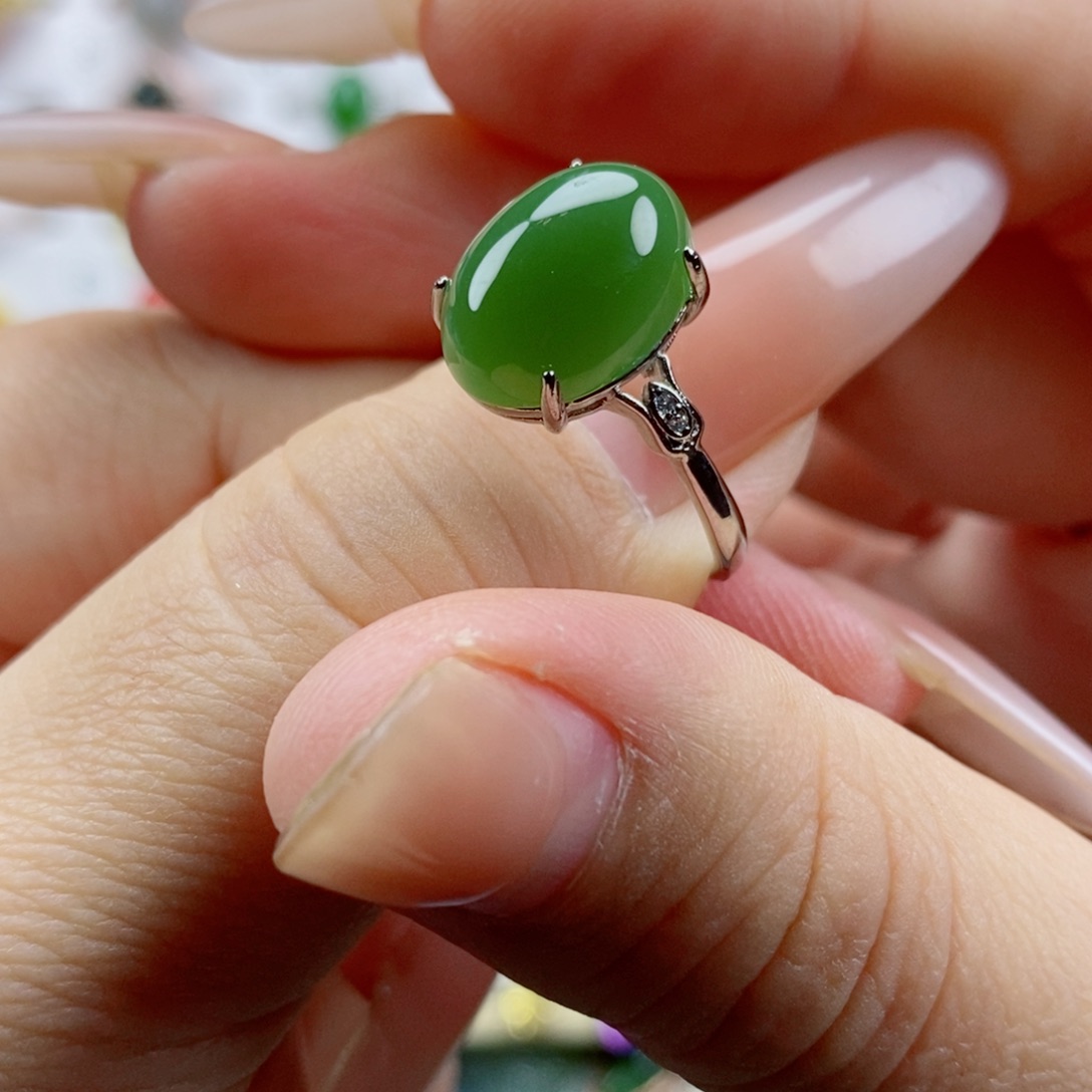 未镶嵌戒指和田玉