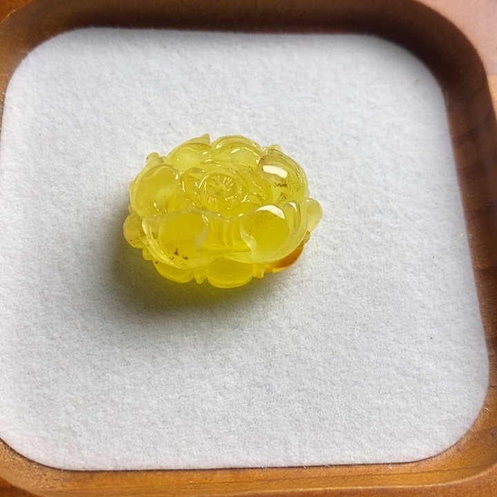 蜜蜡裸石未镶嵌瑕疵，5.3g