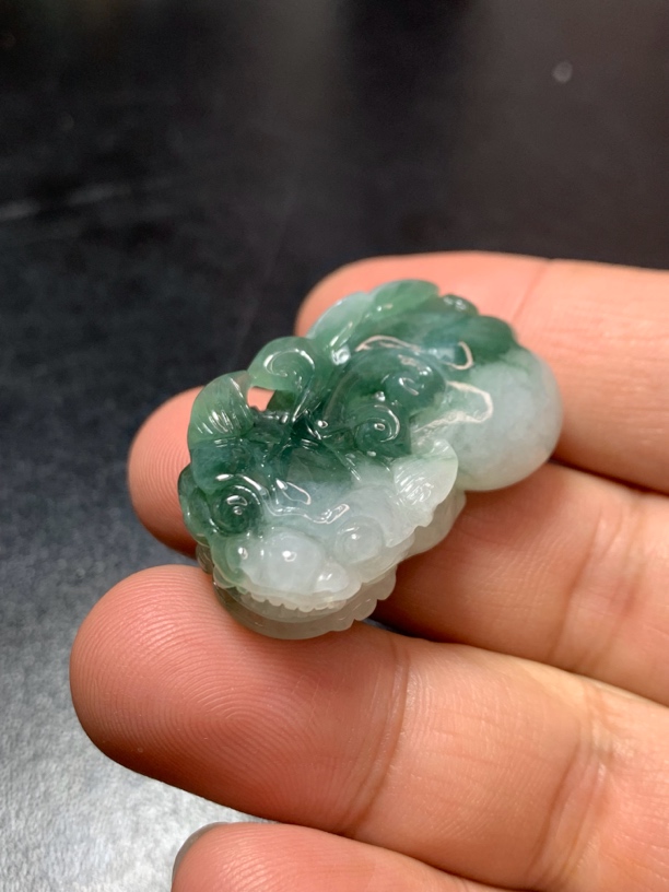 阴阳眼特色半山水精工貔貅吊坠缅甸翡翠A货尺寸:38.6*23*13.3mm