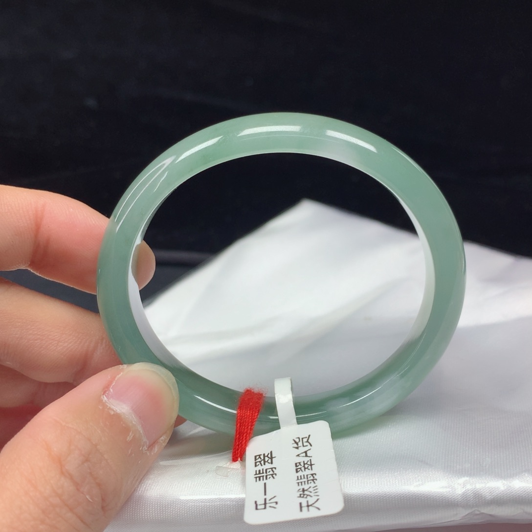 翡翠手镯（贵妃镯）未镶嵌53.1贵妃