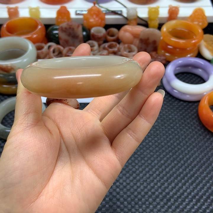 石英质玉未镶嵌手镯