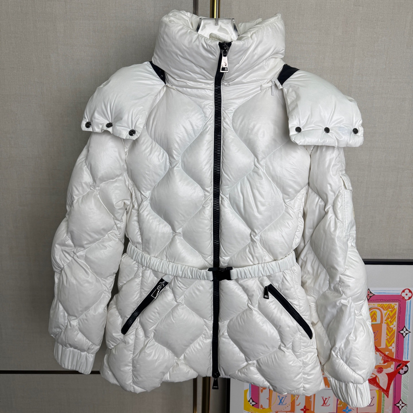 99新 MONCLER TW0244/99新/2码/蒙口白色修身羽绒服