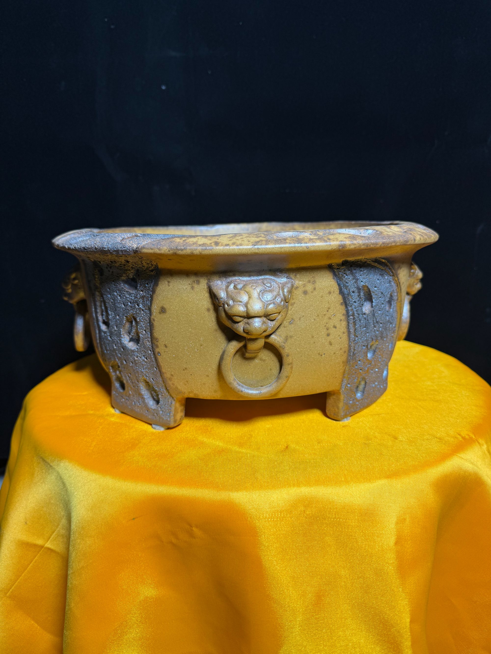 段泥高温窑变手工虫蛀兽头残盆