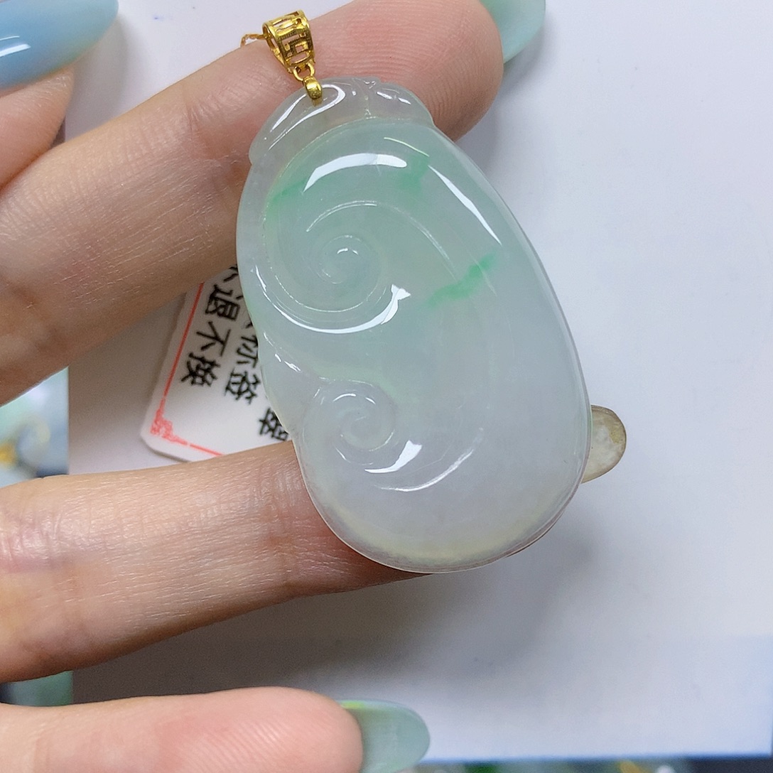 洛***呀翡翠18K金镶嵌颈饰挂件