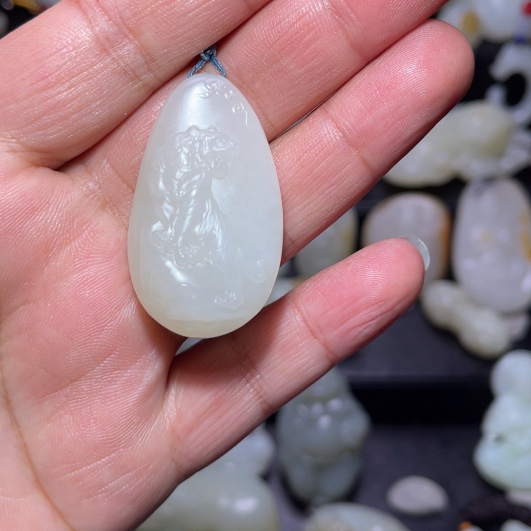 和田玉颈饰未镶嵌阿**赞