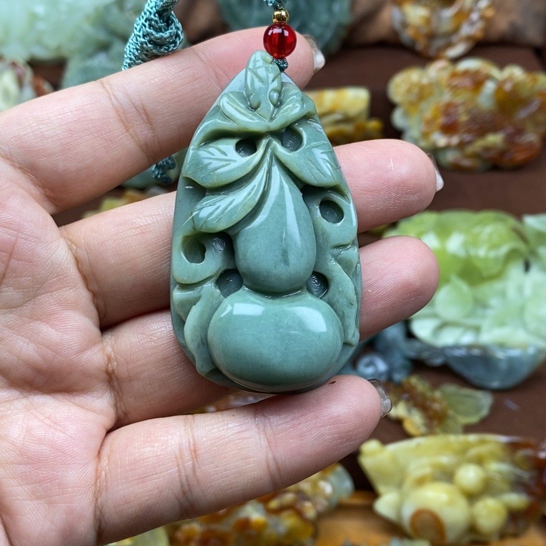 蛇纹石玉未镶嵌颈饰