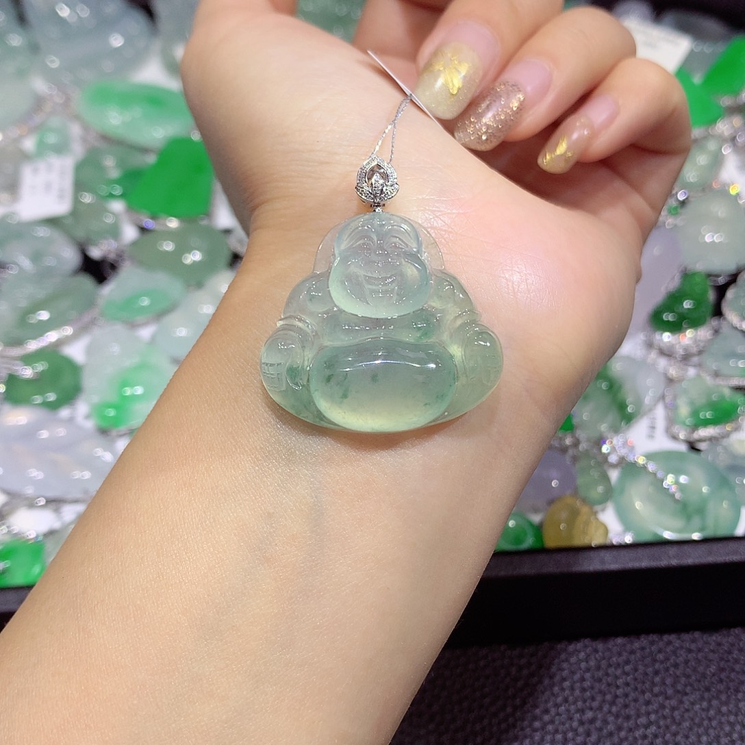 翡翠18K金镶嵌颈饰佛