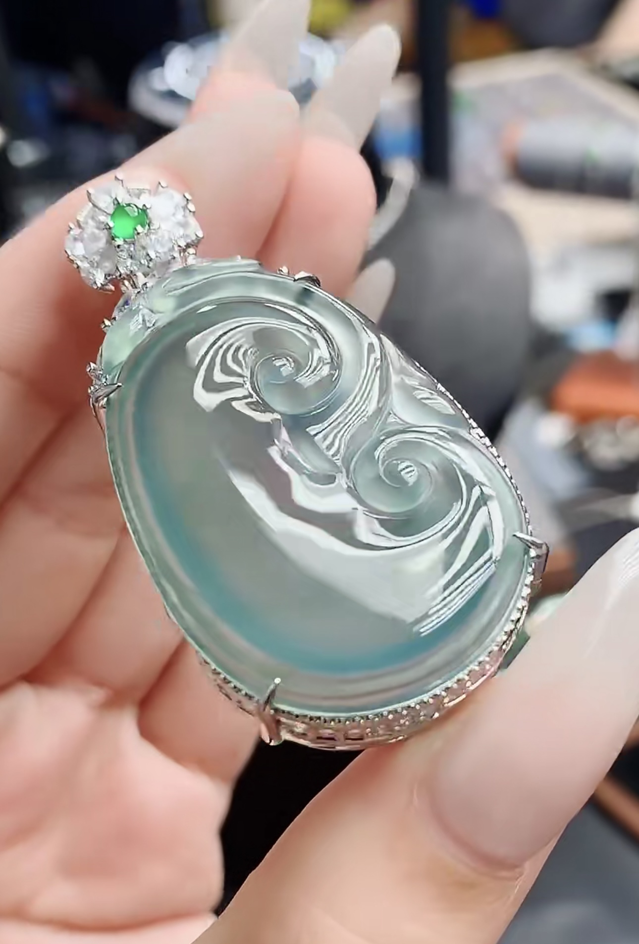 天然翡翠A货冰种大如意吊坠