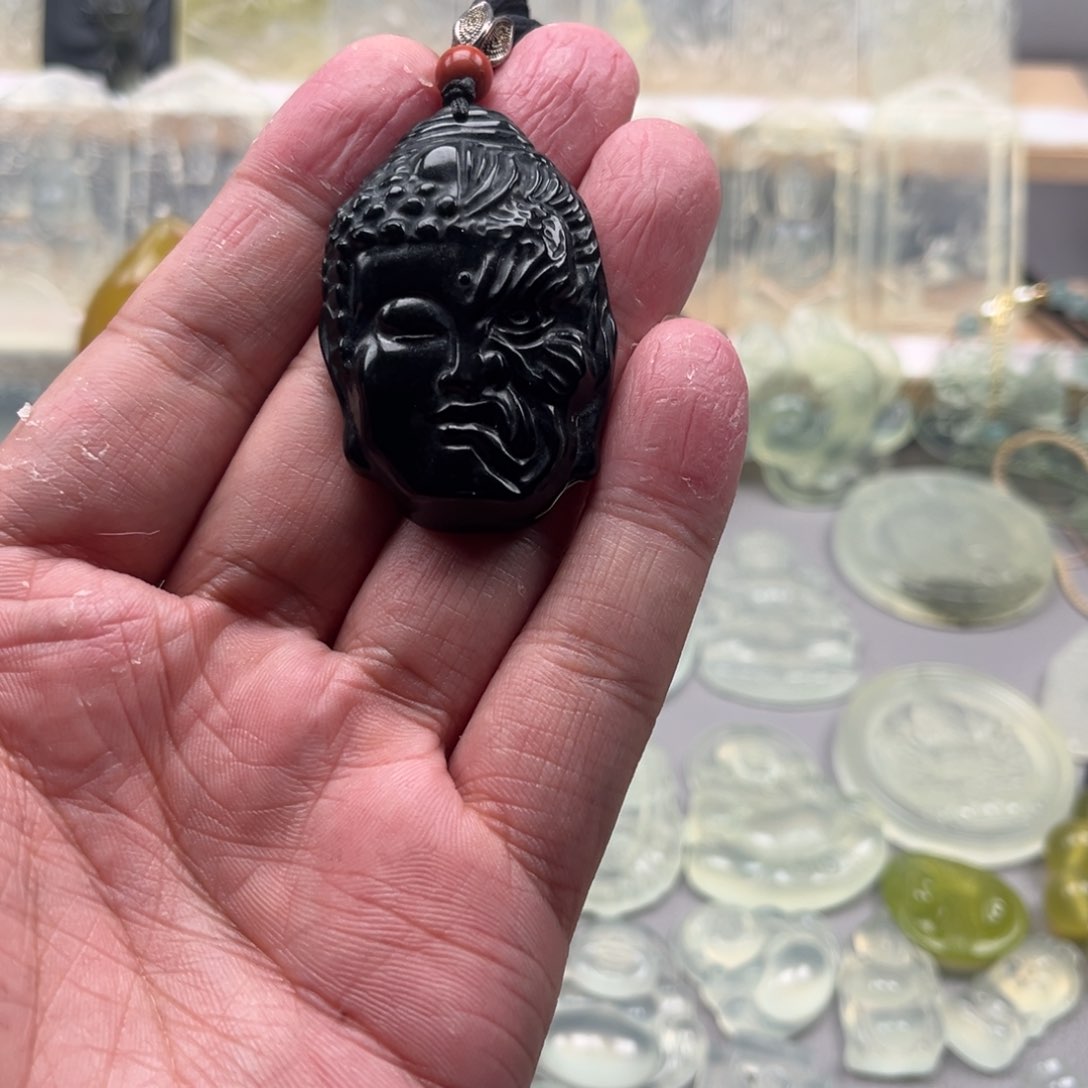 未镶嵌蛇纹石玉颈饰