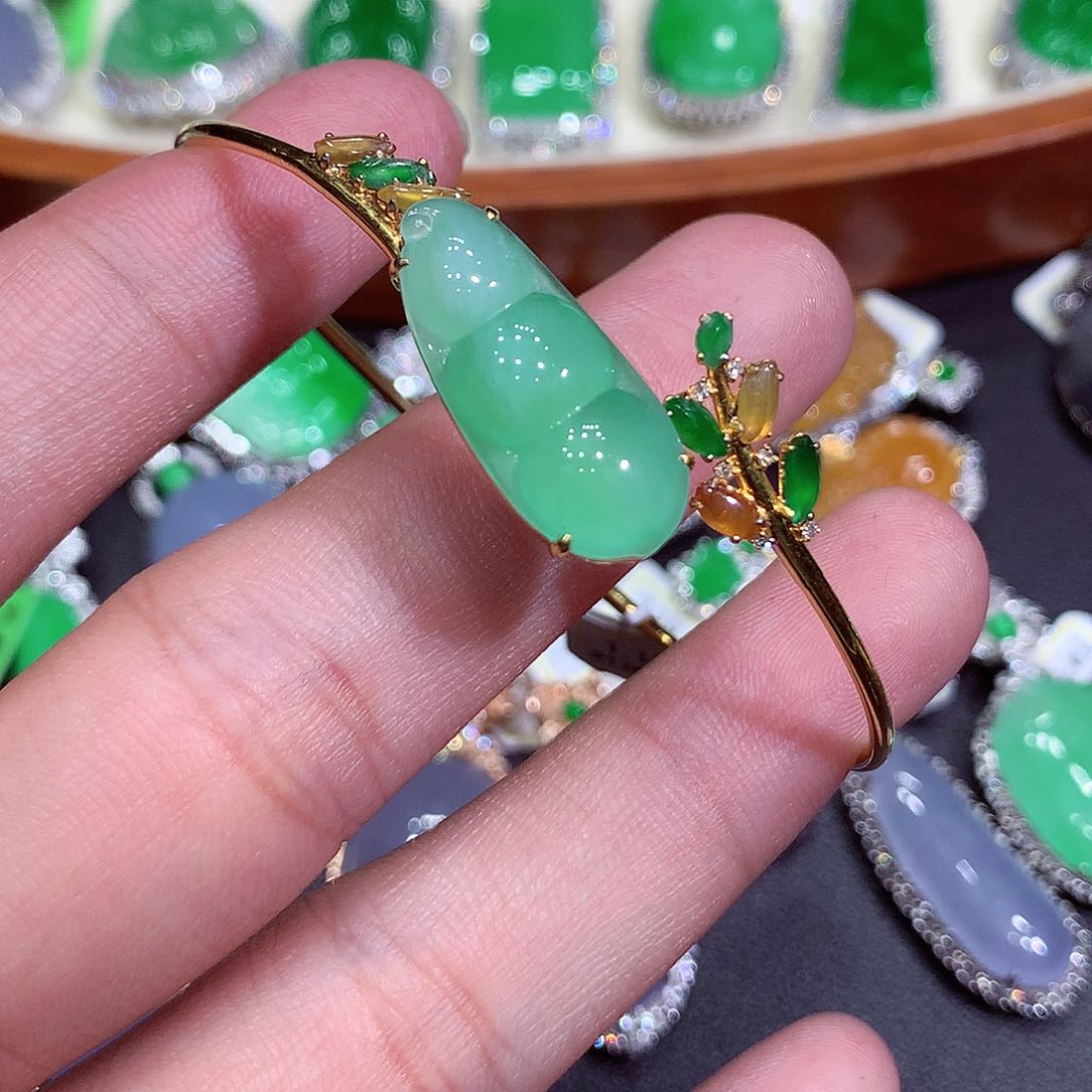 翡翠吊坠(不含链)18K金镶嵌