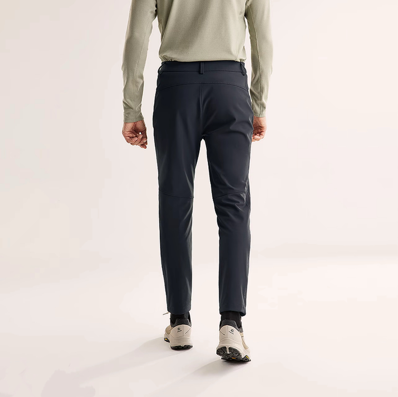 秋冬季2025防风刺绣洛克耐磨软壳登山新款男士冲锋休闲裤