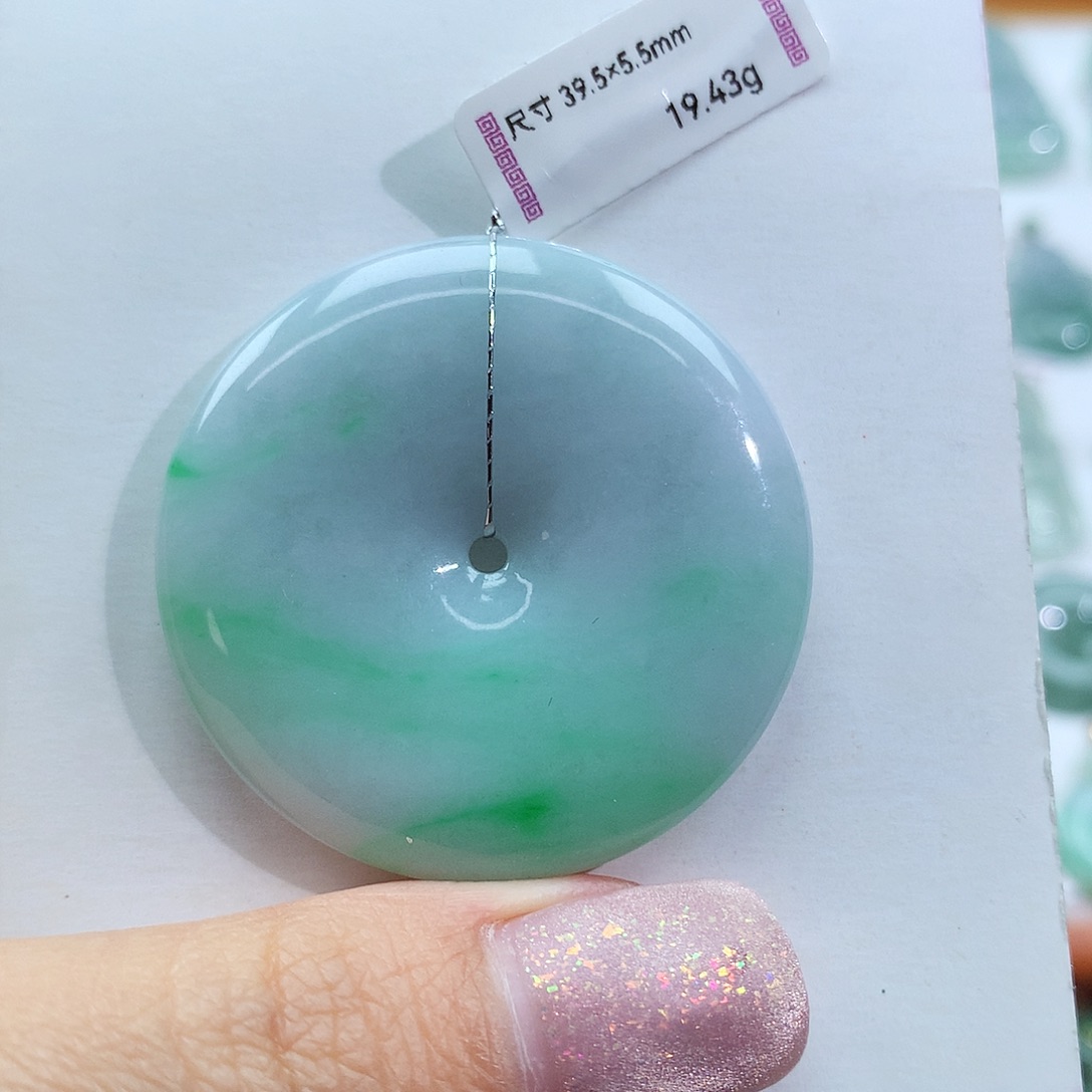 翡翠颈饰未镶嵌平安扣