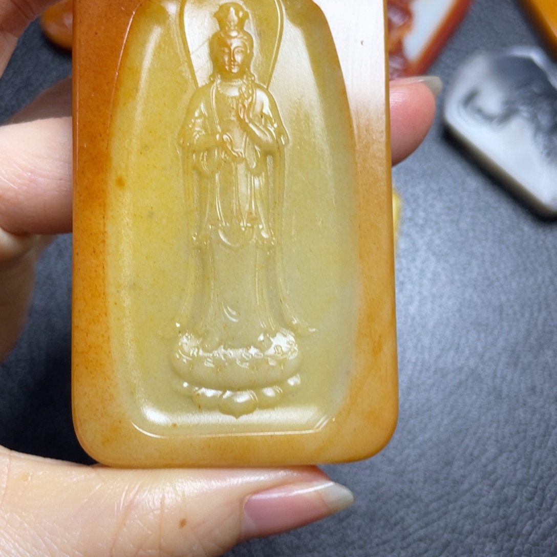 旭***生和田玉未镶嵌颈饰
