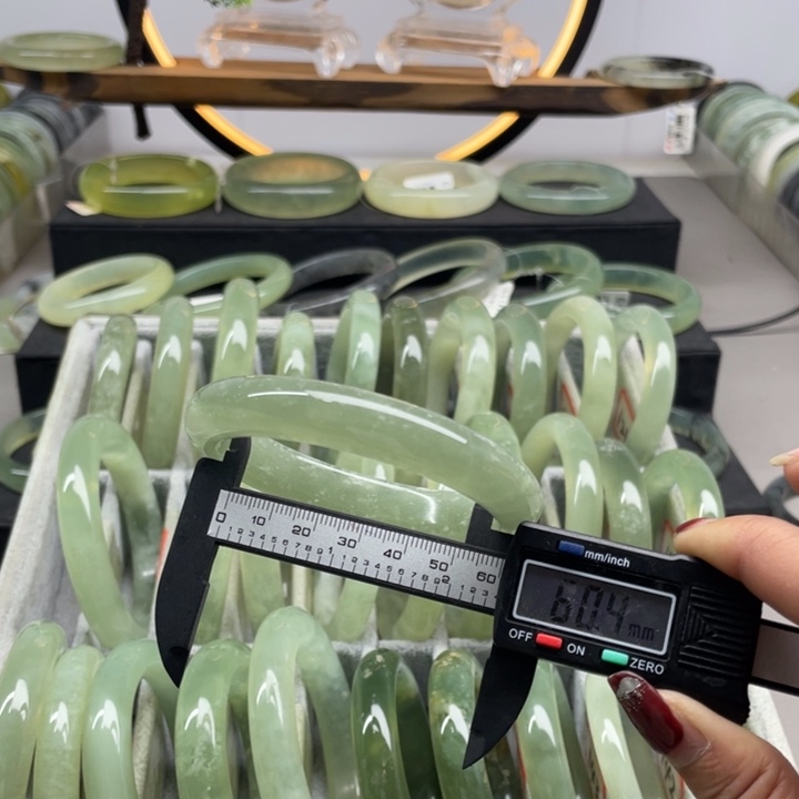 蛇纹石玉手镯未镶嵌140