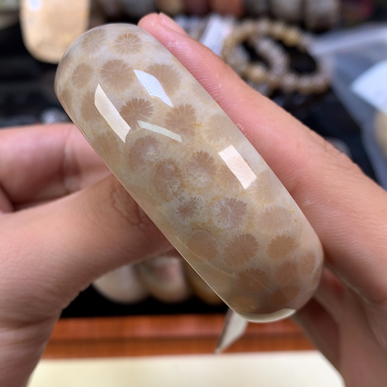 【闪购商品】颈饰未镶嵌硅化珊瑚（珊瑚玉）88号56圈牛轧糖