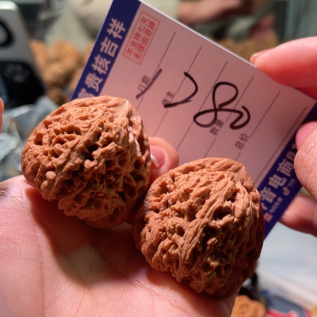 奶****核桃把件37左右三角脸谱南将石涿鹿红皮
