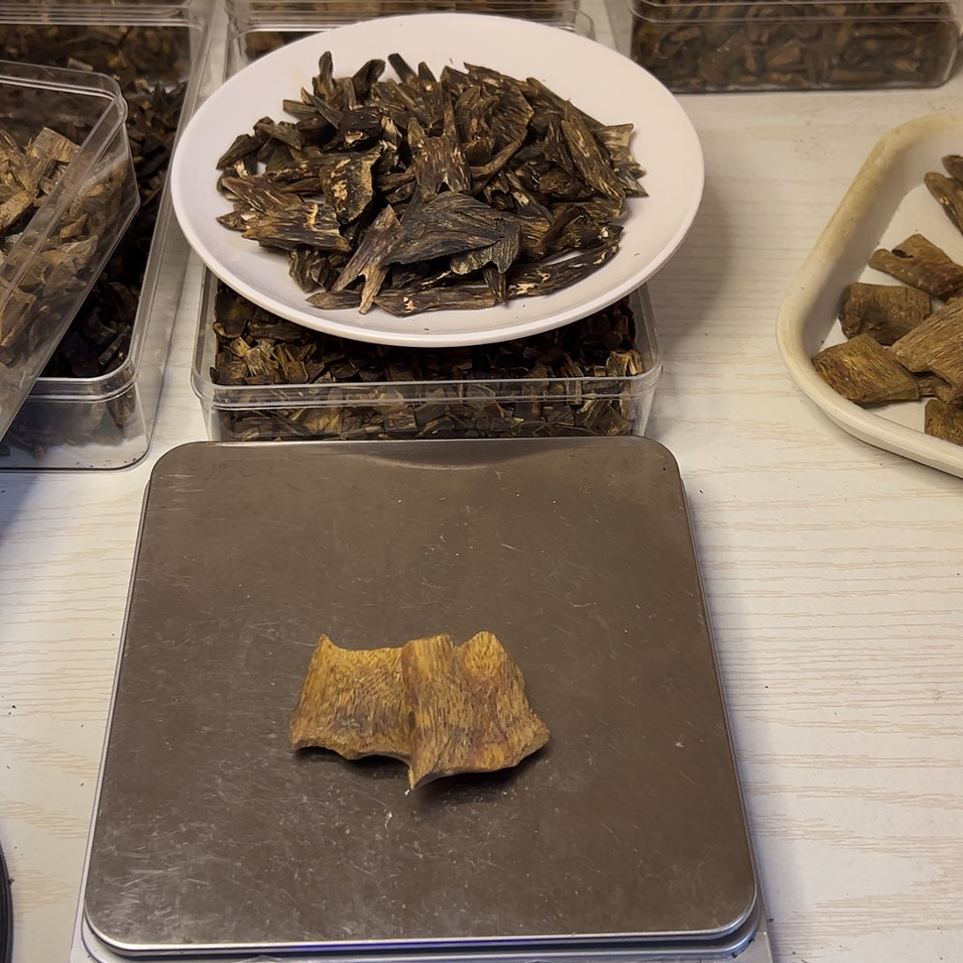 沉香枕沉香乌身圆叶原材料8.8克
