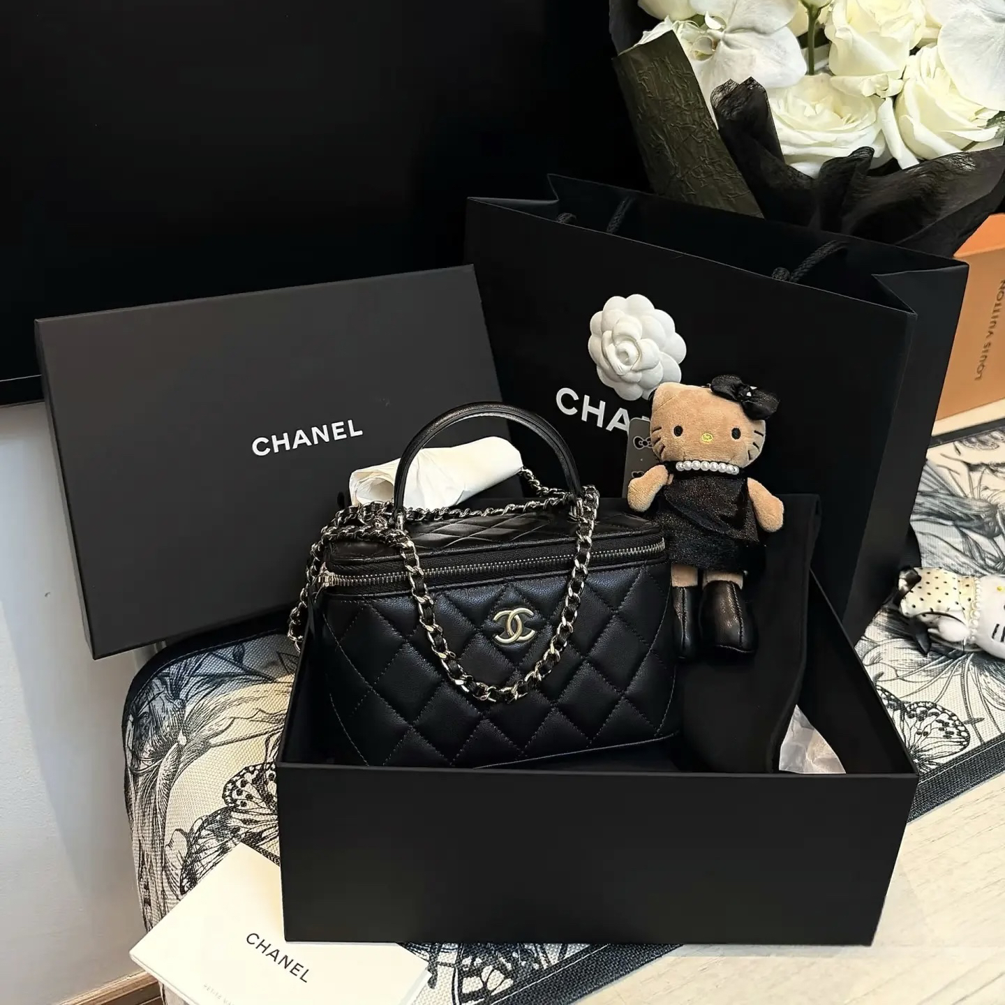 99新 Chanel/香奈儿 8146 黑金羊皮手柄化妆盒手提斜挎包21