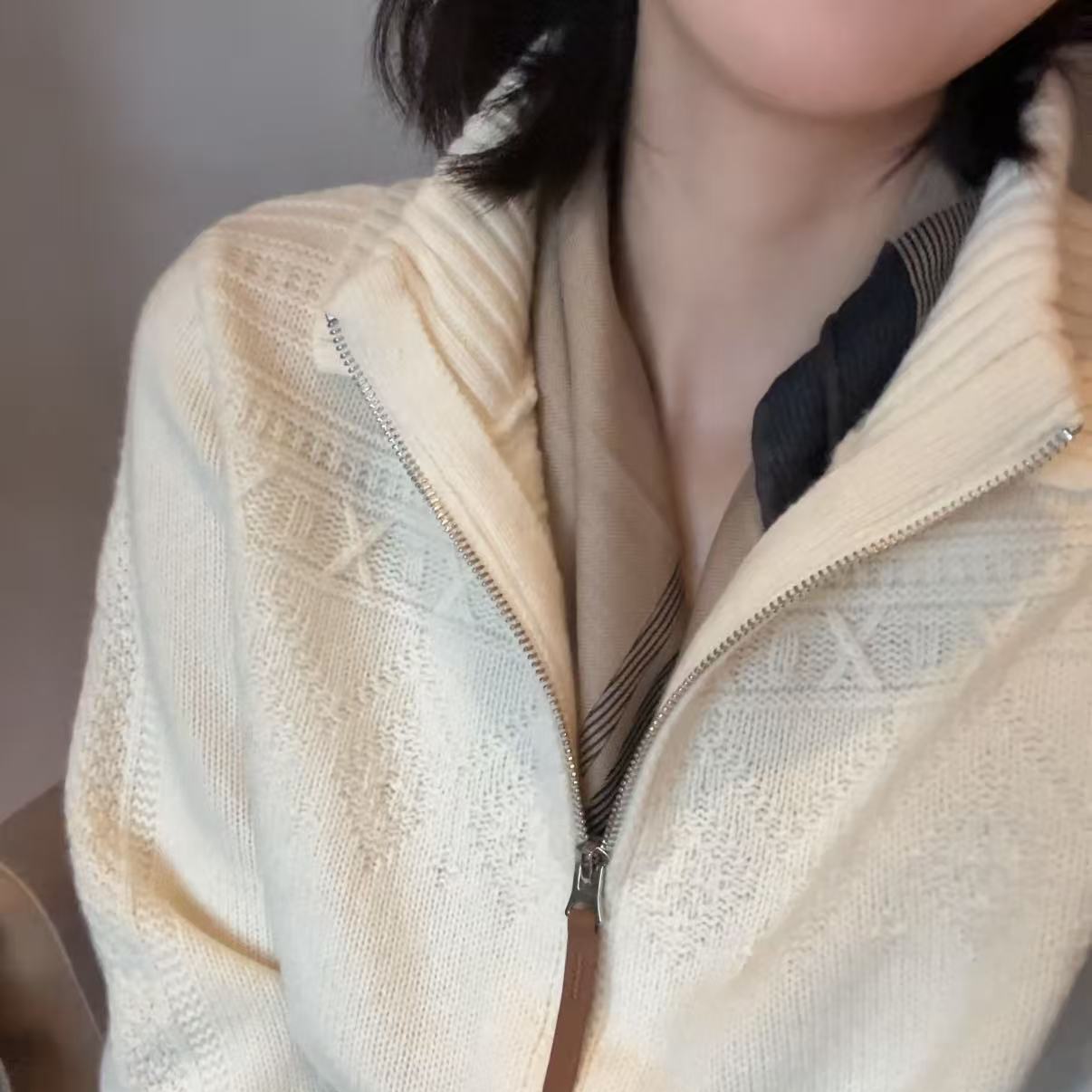 张妍LUNA 100羊毛小开叉POLO领拉链休闲百搭针织开衫JY5308