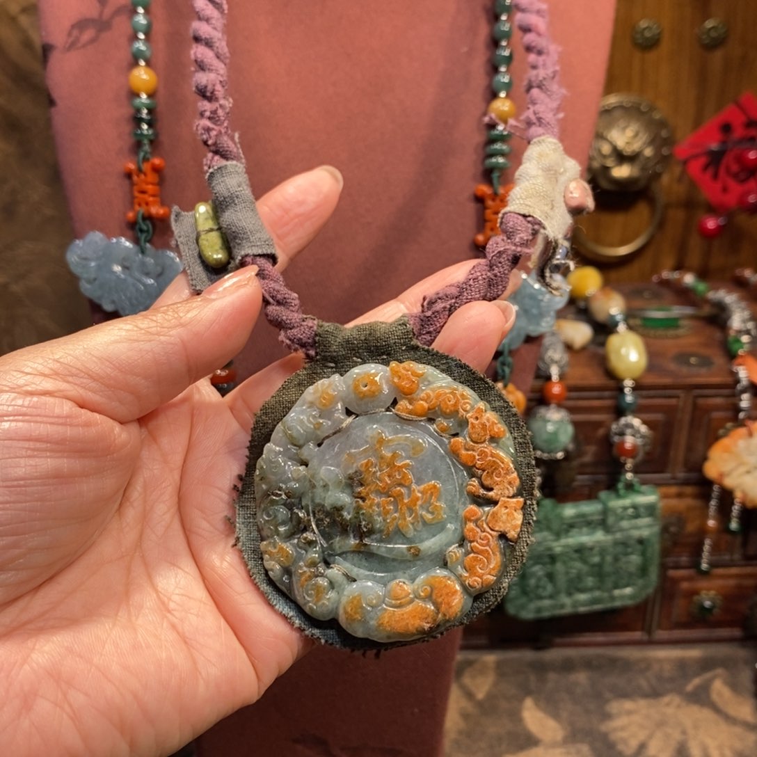 翡翠吊坠(赠链)未镶嵌