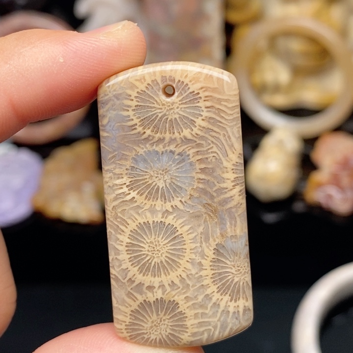 硅化珊瑚（珊瑚玉）未镶嵌手镯