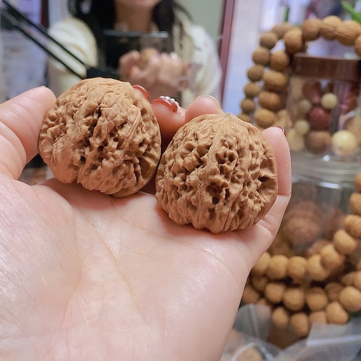 【闪购商品】文玩核桃把件41.5平谷凹底