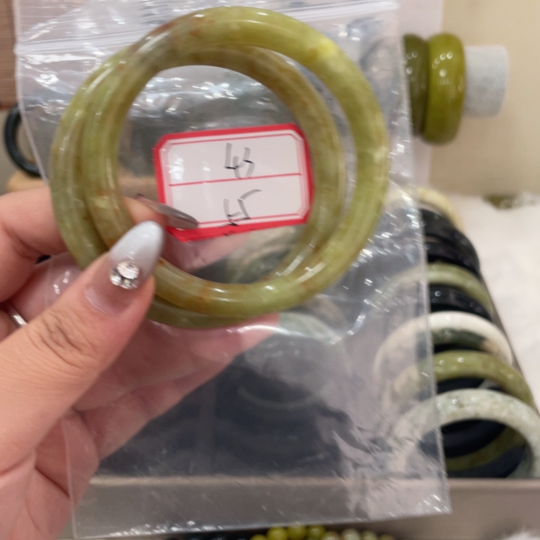 蛇纹石玉手镯未镶嵌