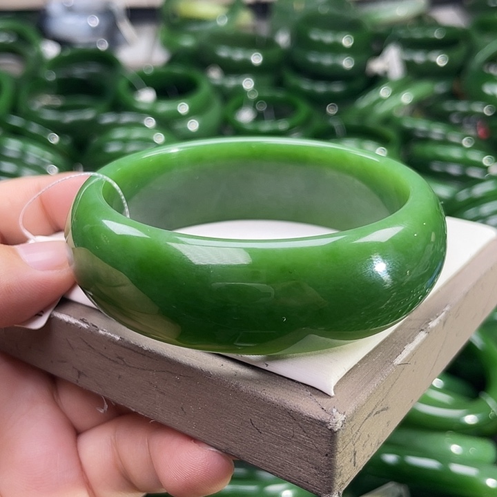 未镶嵌手镯和田玉（碧玉）