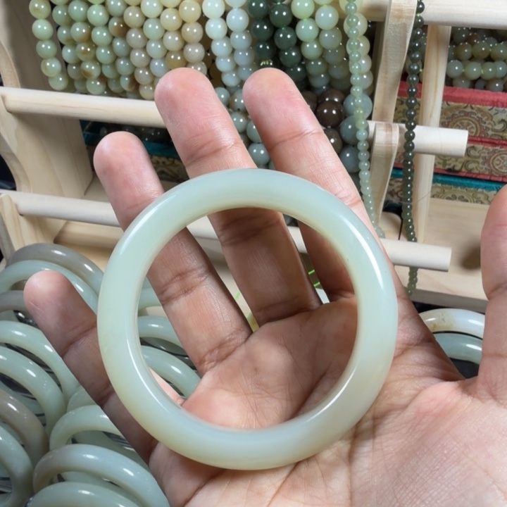 化***子和田玉（糖玉）未镶嵌手链