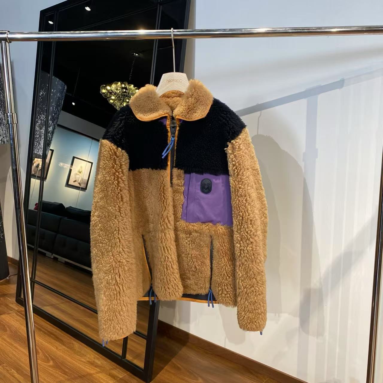 MNFK 2025款皮革大衣 PC0048