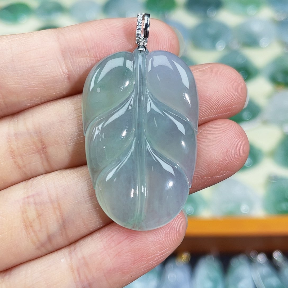 翡翠颈饰18K金镶嵌吊坠