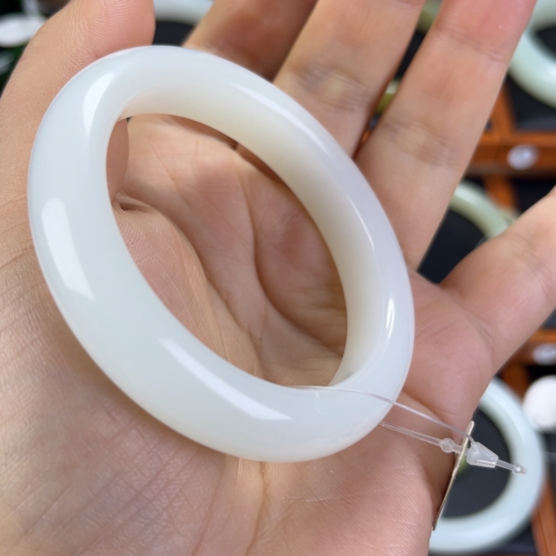 和田玉手镯未镶嵌54.55福利镯